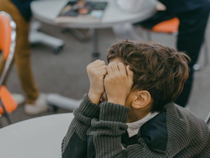 Boom di mal di testa a scuola tra bambini e ragazzi