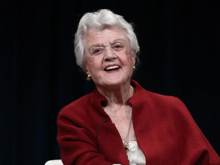 l'attrice Angela Lansbury sorridente
