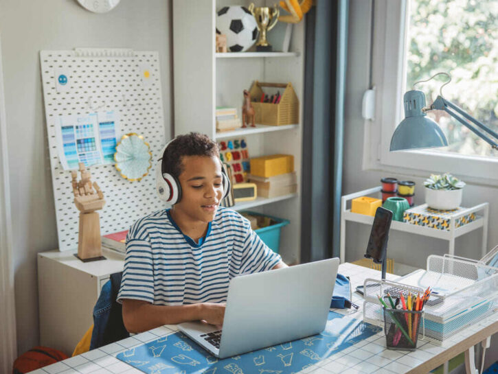 Ricomincia la scuola? Ecco come creare un angolo studio per i tuoi ragazzi senza spendere niente