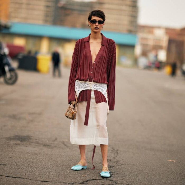 Ancora estate, già autunno. Gonna lunga + scarpe basse è la combo di settembre