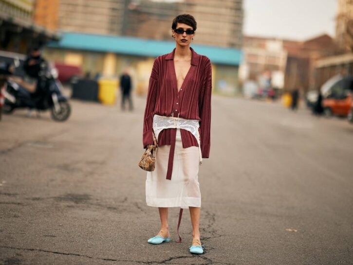 Ancora estate, già autunno. Gonna lunga + scarpe basse è la combo di settembre
