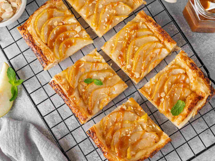 Sfogliatine alle pere: la ricetta facile e golosa