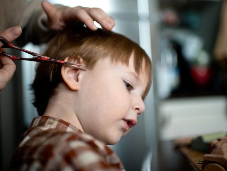 Capelli dei bambini, missione taglio: come farlo a casa
