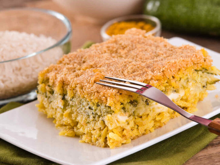 Timballo di riso, pollo e porcini: filante e gratinato