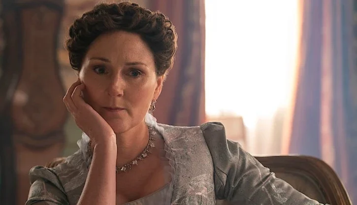 Lady Violet Bridgerton, interpretata dall'attrice britannica Ruth Gemmell nella celebre serie televisiva Bridgerton di Netflix