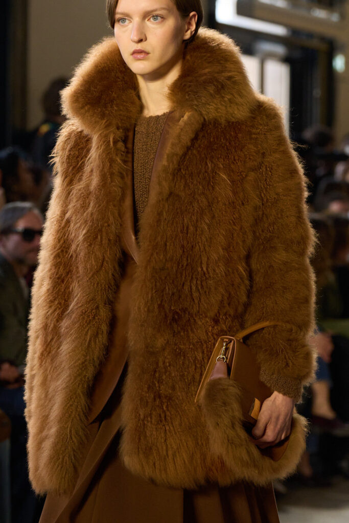 migliori cappotti teddy pelliccia tendenze sfilate moda autunno inverno 2026 2027