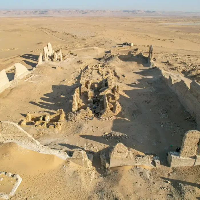 Ragni giganti, deserti a 45 gradi e tesori in fondo al mare: la vita vera delle archeologhe italiane