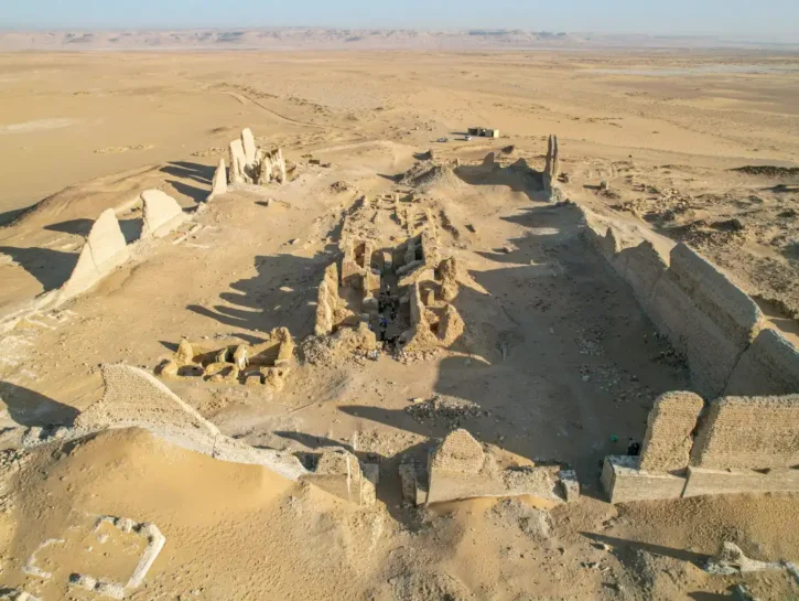 Ragni giganti, deserti a 45 gradi e tesori in fondo al mare: la vita vera delle archeologhe italiane