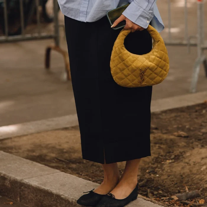 Guida alle borse colorate, in 5 nuance autunnali pronte a scaldare il look