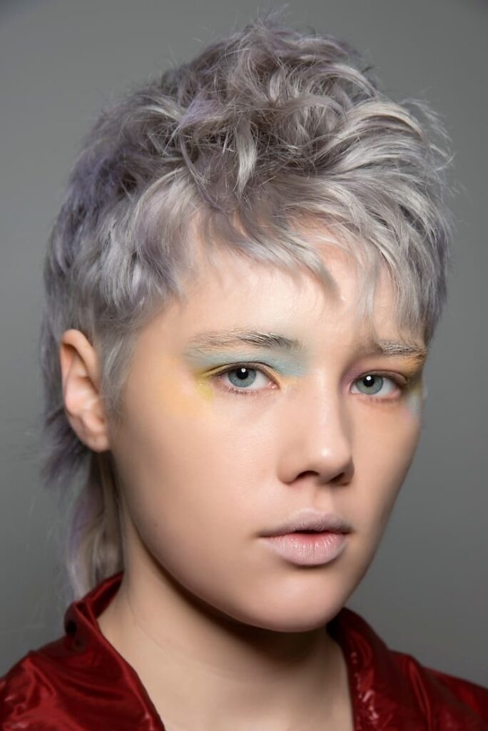 capelli grigi e lilla