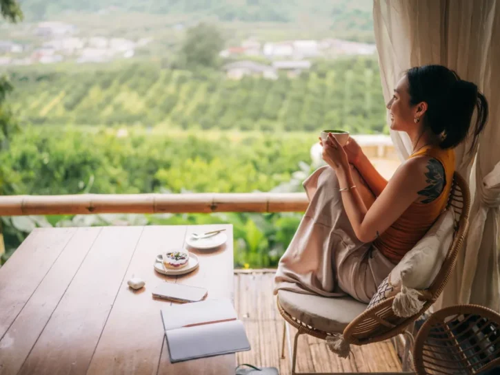 Detox digitale, le nuove vacanze che ci staccano dagli schermi