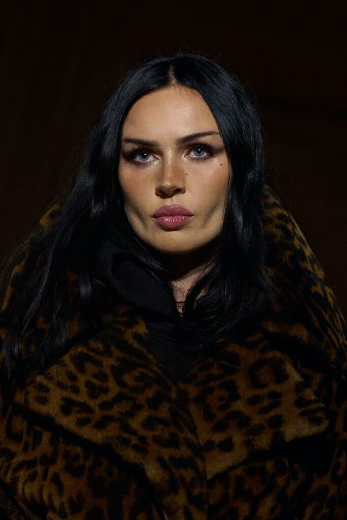 Modella con smokey eyes dark da Gucci