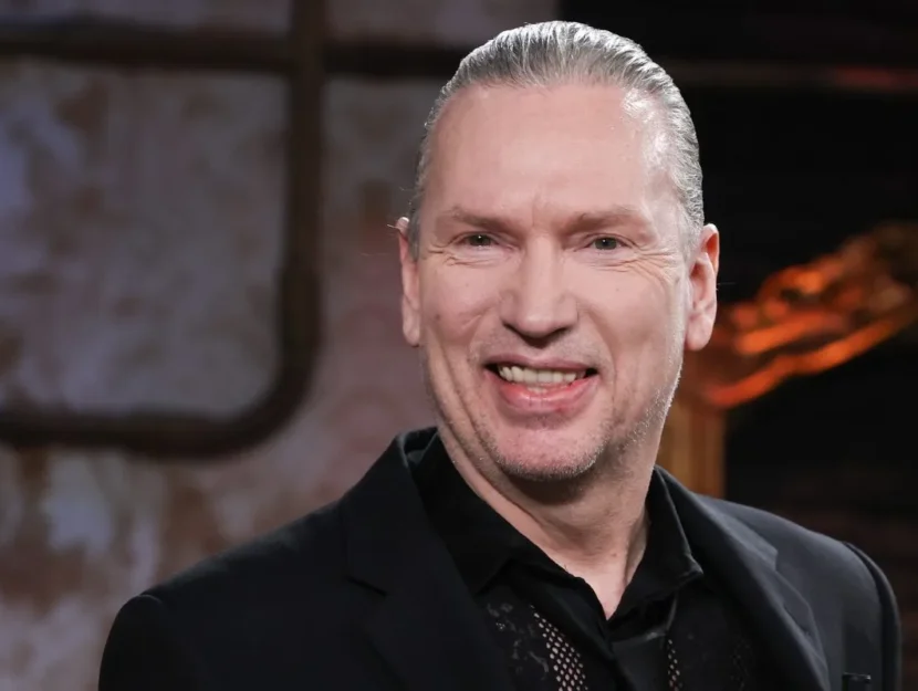 Mauro Repetto, ex membro degli 883, sorridente