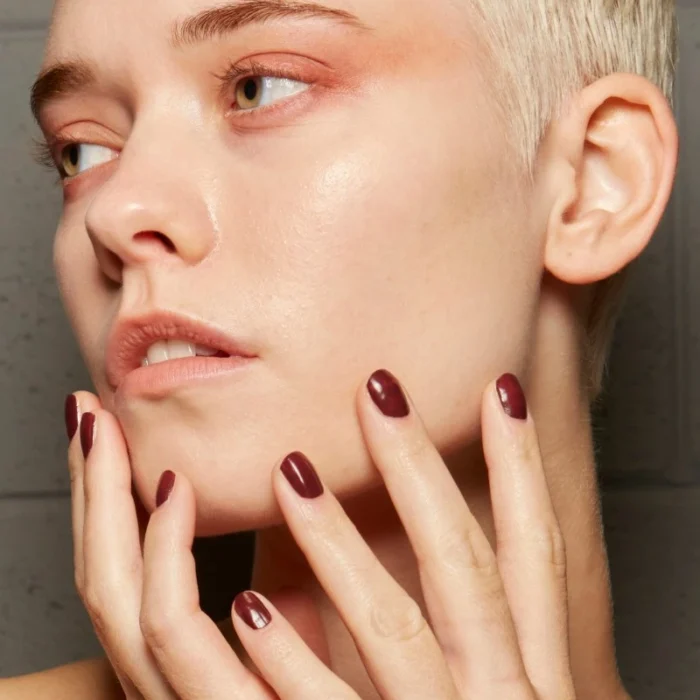 Addio estetista: con queste unghie hai una manicure da salone in meno di 20 minuti (anche se sei negata)