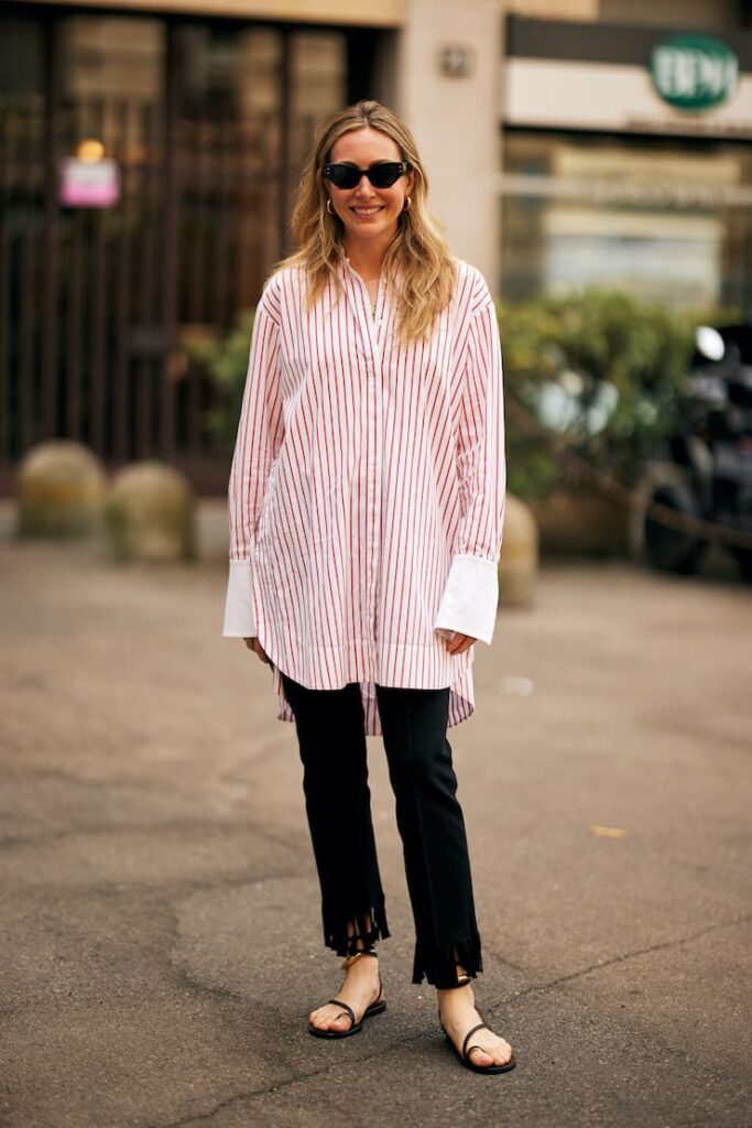 Ragazza con camicia a righe