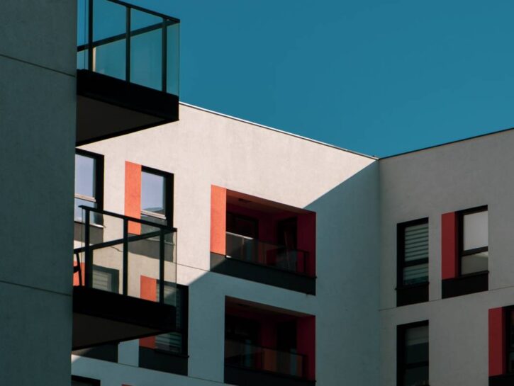 Lo sapevi che esiste il reato di stalking condominiale?