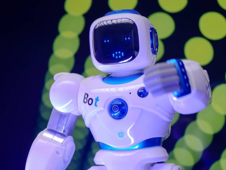 Se persino i robot ci molestano: quando l’AI cresce senza donne 