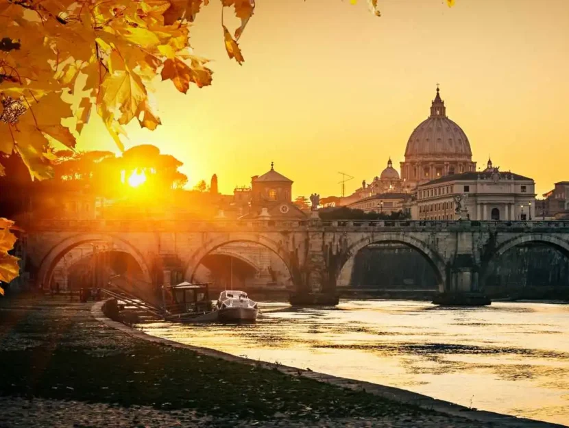 Il tevere e la cupola di san pietro alla luce del tramonto autunnale