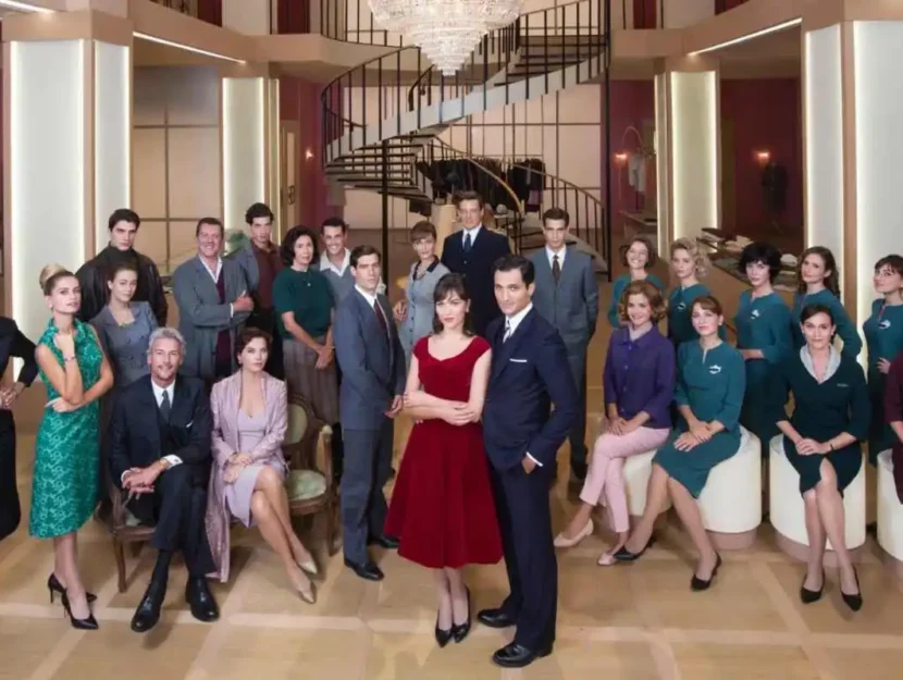 un'immagine panoramica di tutto il cast della soap "Il paradiso delle signore"
