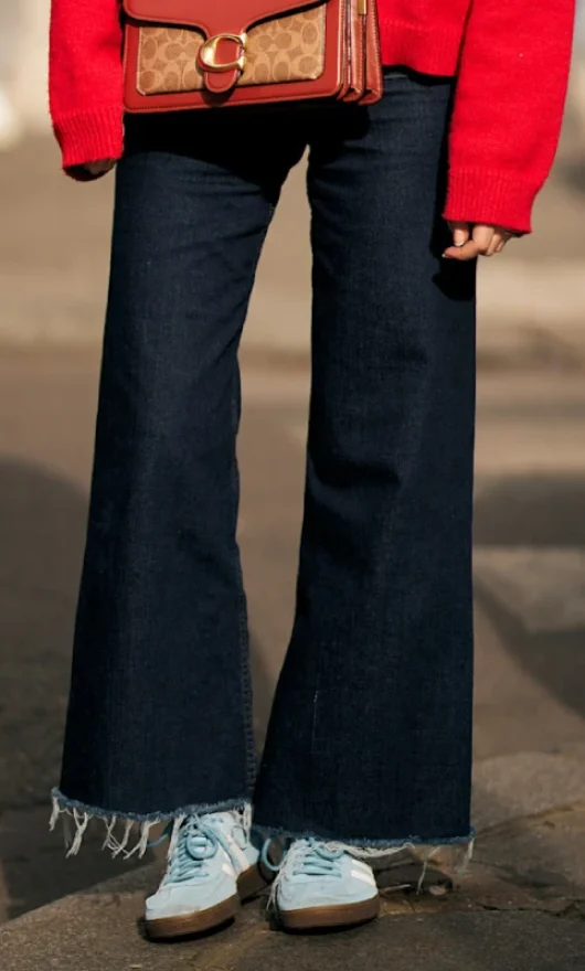 Sneakers: come si abbinano da mattina a sera? 5 idee look (per ogni mood)