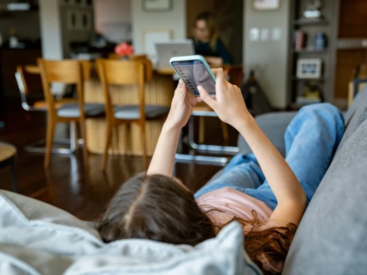 Parental control su WhatsApp per i teenager: cosa possono controllare i genitori