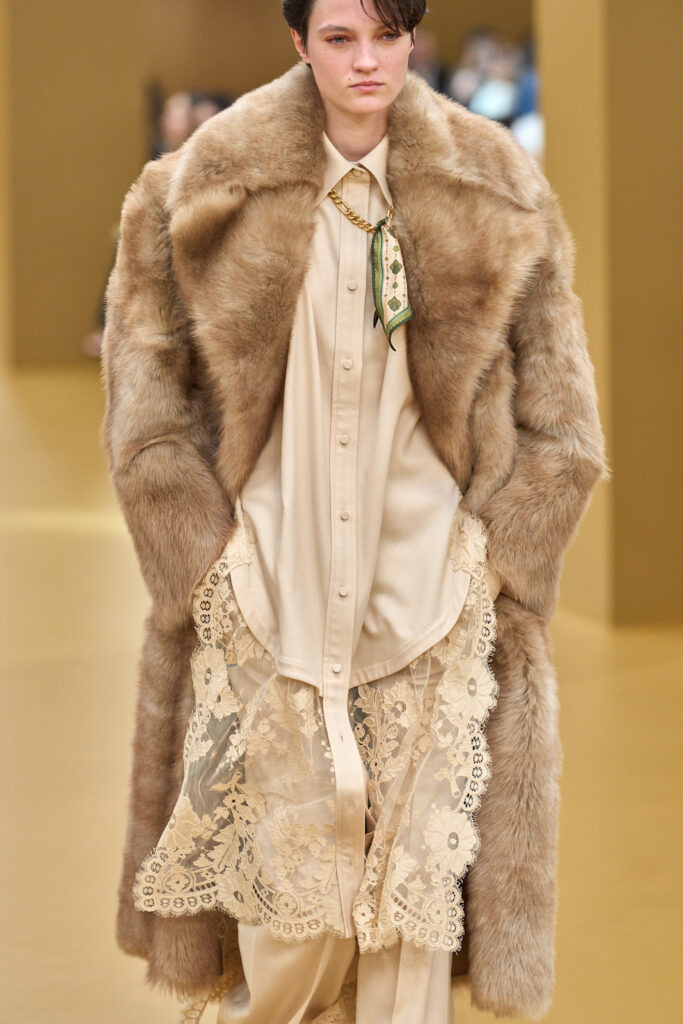 migliori cappotti teddy pelliccia tendenze sfilate moda autunno inverno 2026 2027