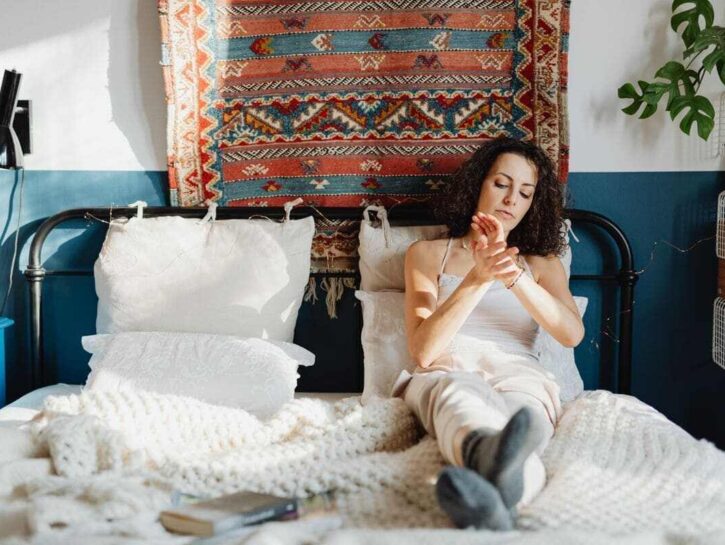 La nuova idea per decorare le pareti? Arazzi e tappeti