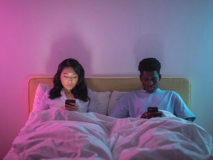 Attention infidelity: occhio, c'è uno smartphone tra voi