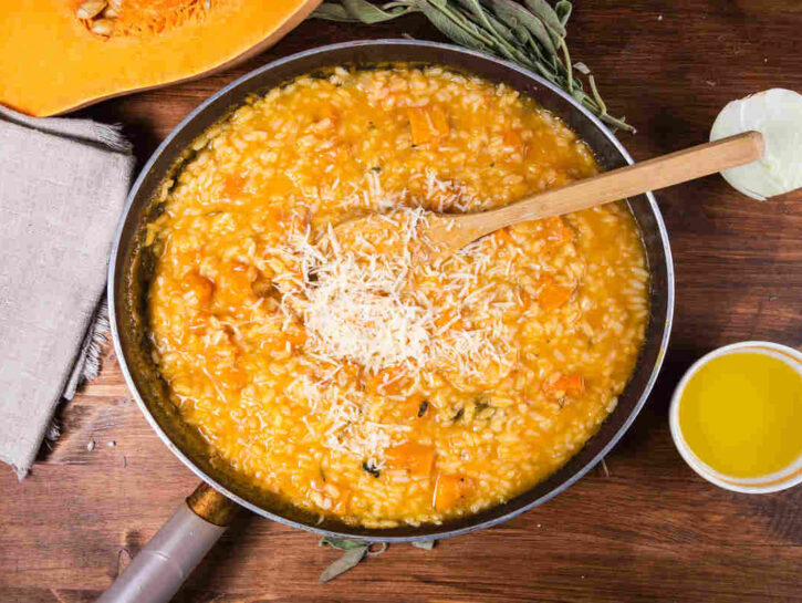 Risotto zucca e salsiccia: la ricetta cremosa d'autunno