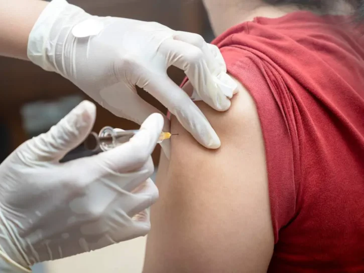 Vaccino antinfluenzale 2026: le date, chi può farlo e quali virus circolano