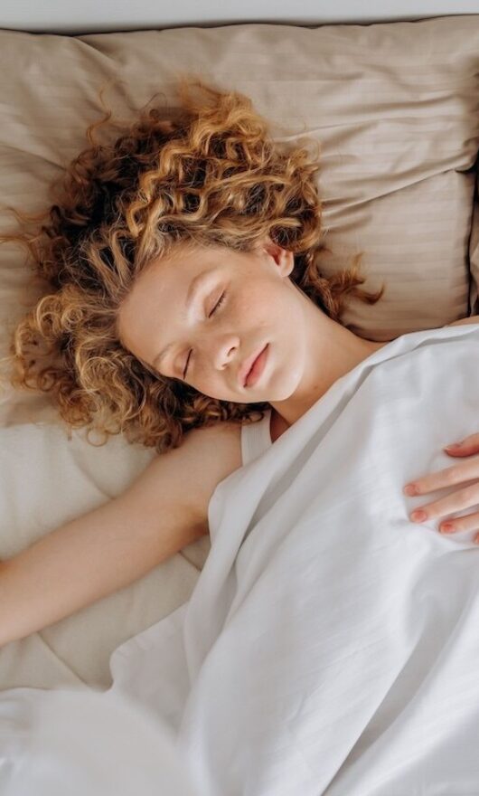 Per capelli al top, cambia federa: 4 tessuti da provare
