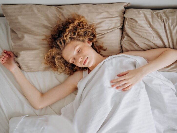 Per capelli al top, cambia federa: 4 tessuti da provare