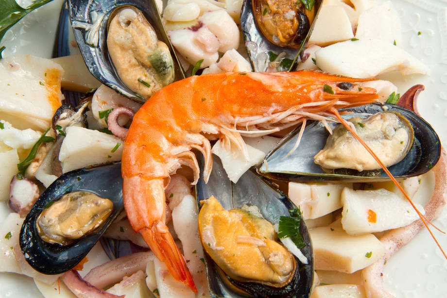 Come fare l'insalata di mare Ricetta base Ricette alternative
