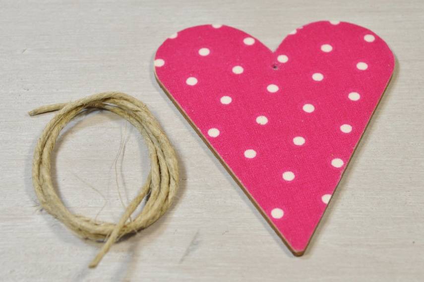 Cuore di legno con fiore, cuore da appendere, cuore shabby-chic - P