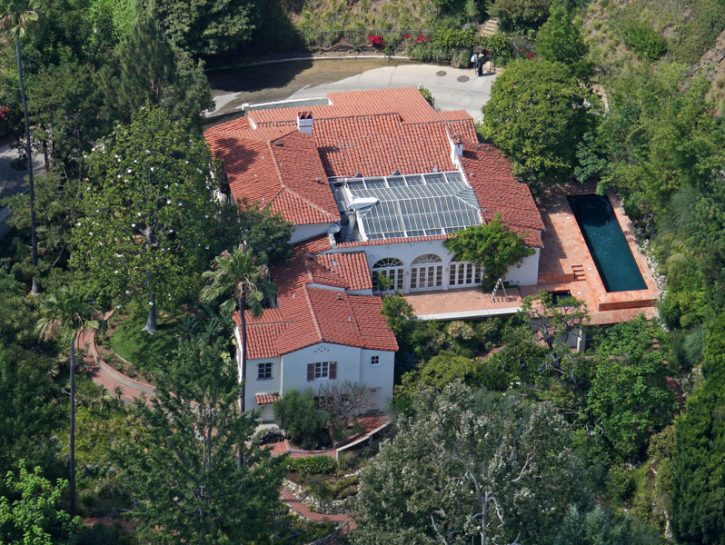 <p>Sul mercato c'è la villa di Scarlett Johansson, comprata dall'attrice nel 2007 per sette milioni di dollari: il prezzo è fissato intorno ai cinque milioni</p>