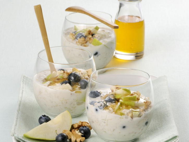 Bircher muesli con frutta mista e noci