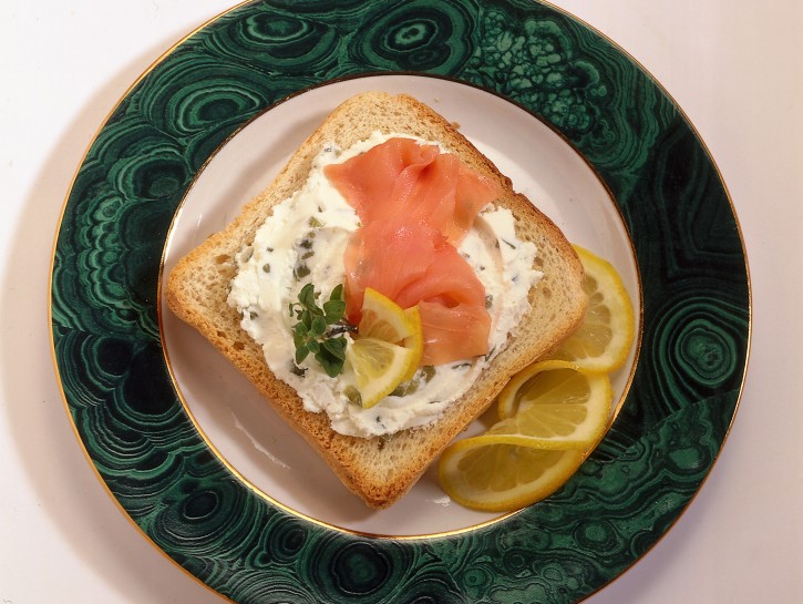 Ricetta Crostini al salmone affumicato - Cucchiaio …