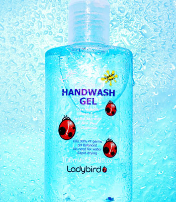 <p><b>Handwash Gel </b>di <b>Ladybird</b> (5,90 euro) è un sapone antibatterico per le mani senza risciacquo</p>