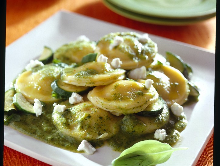Ricetta Ravioli con salsa di zucchine | Donna Moderna