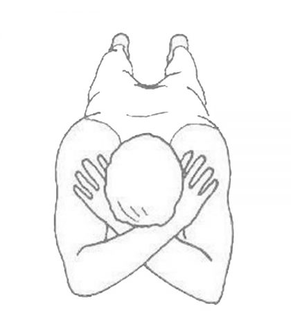 <p> Le braccia sono accanto alla testa con gli avambracci sovrapposti; la fronte si deposita sopra di loro. Le gambe sono leggermente separate, i piedi, abbandonati, al loro peso prenderanno una direzione spontanea, una leggera e naturale inclinazione,<br /> Ascolta in questa posizione il respiro naturale, automatico.<br /> Si percepirà molto bene nella pancia una legger espansione quando si inspira e successivamente, quando si espira, il ventre si rilasserà con la sensazione che diventi molle.<br />Osserva tutto questi, senza intervenire, senza gonfiare o sgonfiare la pancia volutamente</p>