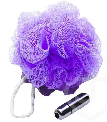 <p>Se vuoi aggiungere divertimento al divertimento, potete usare un <b><a href="https://www.donnamoderna.com/search/sex%20toys" target="_self">sex toy</a></b> durante vostra doccia. Se è un <b>vibratore</b> (poiché non sono elettrici, i dildo si possono sempre utilizzare), l'importante è che sia <b>waterproof</b>: di solito sono in silicone (ma non vanno d'accordo con il lubrificante al silicone, attenta!) e ne esistono tantissimi modelli!</p><p>Il più discreto? La <b>spugna vibrante</b>!</p>