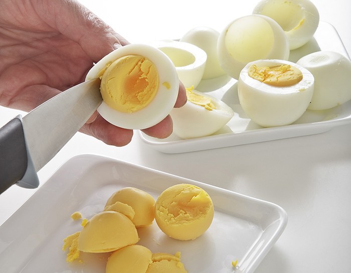 Ricetta Insalata con uova sode e acciughe | Donna Moderna