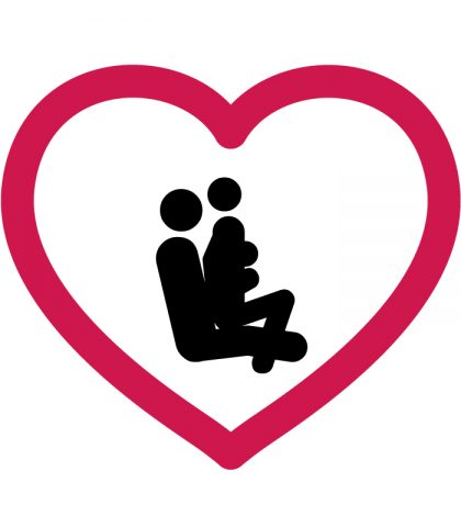<p><b>Consigli per l'uso </b>- Questa posizione è la variante seduta del cucchiaio: i corpi sono raccolti e molto vicini, la stimolazione non è troppo profonda, ma delicata e tocca con precisione il <a href="https://www.donnamoderna.com/sesso/Eros-psiche/ps-spot-altro-punto-piacere-femminile" target="_self">Ps spot</a>. Lui vi può sorreggere con le mani, accarezzando il seno o il clitoride, può stare con le gambe distese oppure piegate, seduto sulla sponda del letto; in ogni caso sappiate che i tacchi alti possono aiutare molto nelle posizioni accovacciate.</p><p><b>Ti piacerà perché </b>vi sentirete vicini-vicini e tu potrai approfittare del potere eccitante di sentire il suo respiro sul collo... Se poi ti sussurra qualche frase un po' osé (mai sentito parlare di <i><a href="https://www.donnamoderna.com/sesso/Eros-psiche/dirty-talking-come-parlare-sporco-a-letto" target="_self">dirty talking</a></i>?), meglio ancora...</p>
