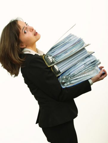<p>Vincoli di orario e assenza di flessibilità costituiscono uno dei maggiori problemi sul lavoro. Secondo l'Ufficio Nazionale di Statistica britannico in media <b>i greci trascorrono al lavoro 42,2 ore</b>, traguardo sfiorato anche da Romania, Polonia, Bulgaria e Repubblica Ceca, Paesi dove in media si lavora oltre 40 ore settimanali. Il <b>Nord Europa</b> taglia i numeri... ma aumenta la produttività. In <b>Danimarca</b> i lavoratori raggiungono, infatti, in media <b>34 ore a settimana</b>, così come altre nazioni appartenti all'Europa del Nord, che si assestano sulle 40 settimanali. <b>Il segreto </b>è in un'organizzazione capace di concentrarsi sulla produttività reale, senza rinunciare alla vita privata e l'importanza dei propri interessi. Come è possibile?</p>