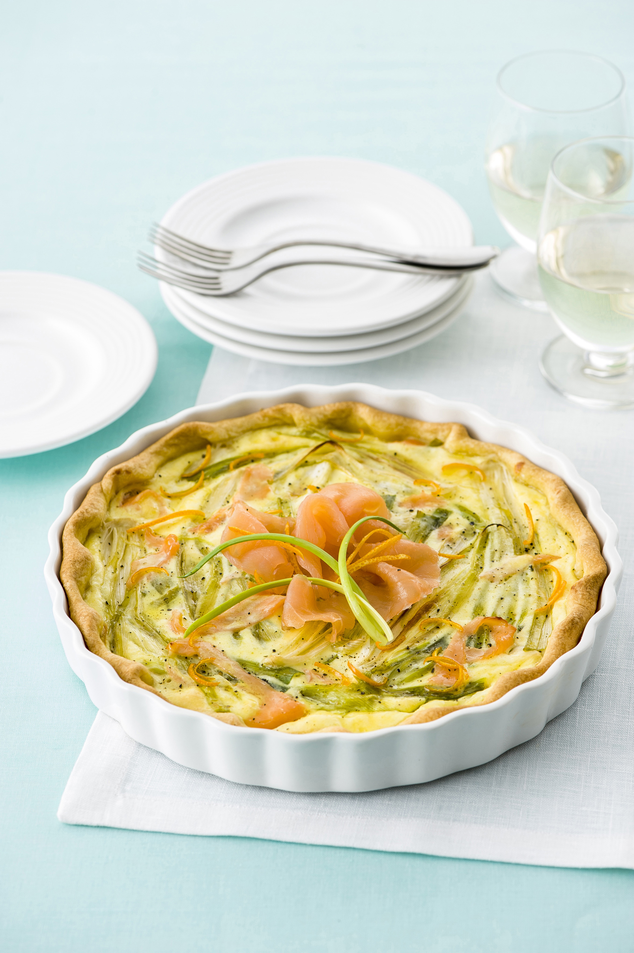 Quiche agrumata con cipollotti e salmone ricetta | Donna ...