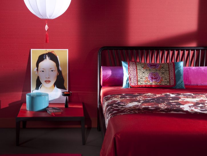 Dipingere Camera Da Letto Colori Rosso Bordeaux Donna Moderna