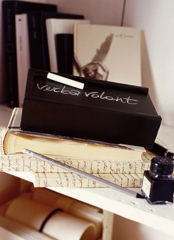 <p>Cosa ne dici di sperimentare la <b>vernice lavagna </b>su una scatola? <b>Originalità</b> a portata di pennello.</p>