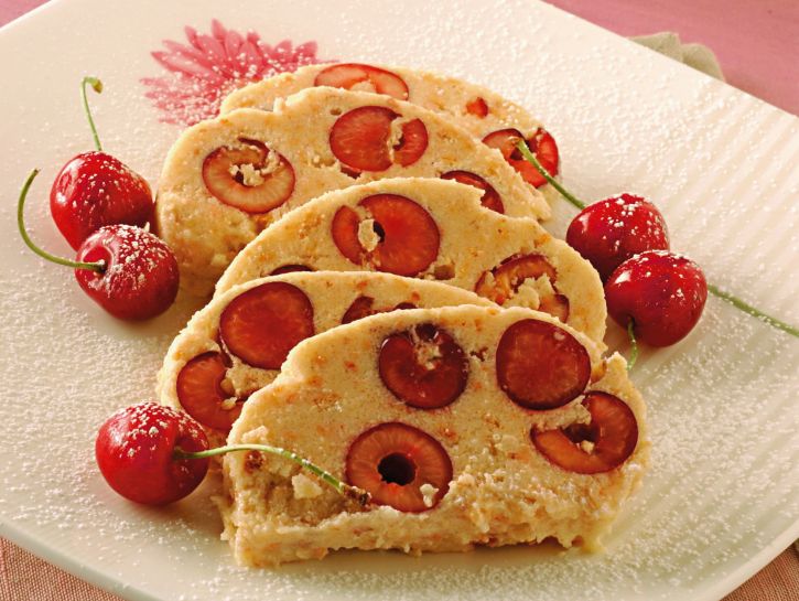 Ricetta Salame di cioccolato bianco con ciliegie | Donna ...