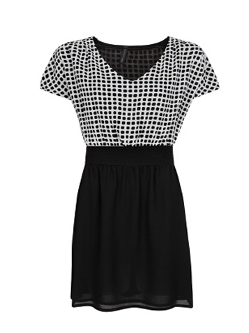 <p>Hai un bel <b>décolleté</b> e cerchi un <b><a href="https://www.donnamoderna.com/moda/tendenze/abito-per-essere-bella" target="_self">abito</a></b> dalla linea morbida?</p><p>Prova a dare un'occhiata al modello in foto senza maniche con scollatura a cuore.</p><p>Lungo fino al ginocchio dalla vita alta distoglie l'attenzione dal lato b e la sposta sulla scollatura.</p><p>Se ti piace lo trovi da Mango scontato a € 24,99 (taglie disponibili fino alla XL).</p>