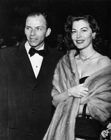 <p>Si favoleggiò anche di un flirt (se così si può chiamare visto che durò un anno intero) con la maggiorata di Hollywood, <b>Ava Gardner</b>. La stessa che, proprio per mettere a tacere quelle voci sposò <b>Frank Sinatra</b> e visse una travolgente e irrefrenabile passione per il nostro Walter Chiari.</p>